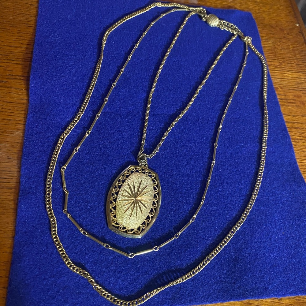 Woman’s necklace